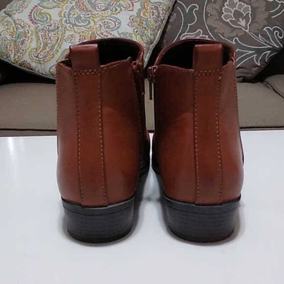 Comfortable ankle boots with memory foam footbed - Picture 3 of 12